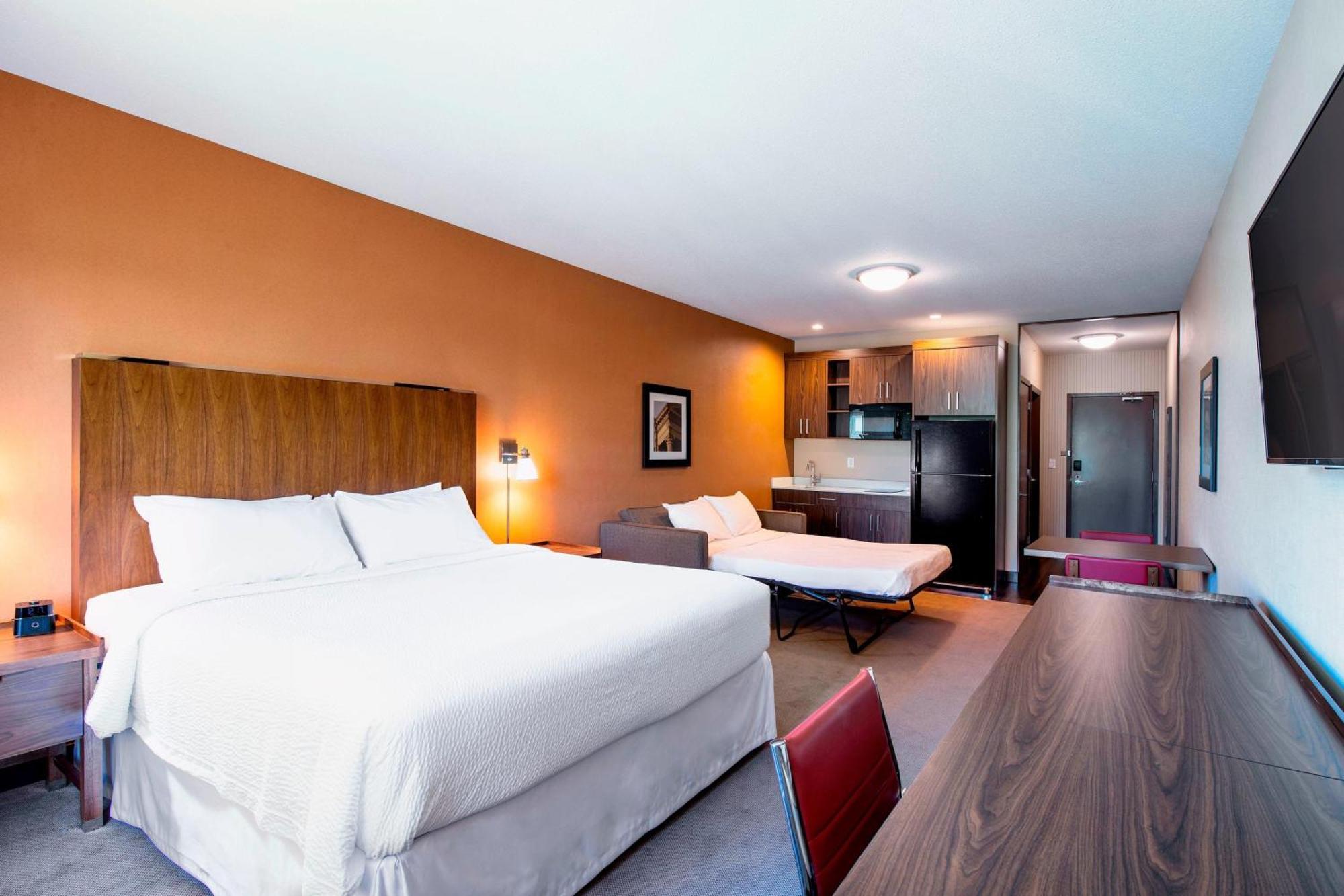 Four Points by Sheraton Grande Prairie Extérieur photo