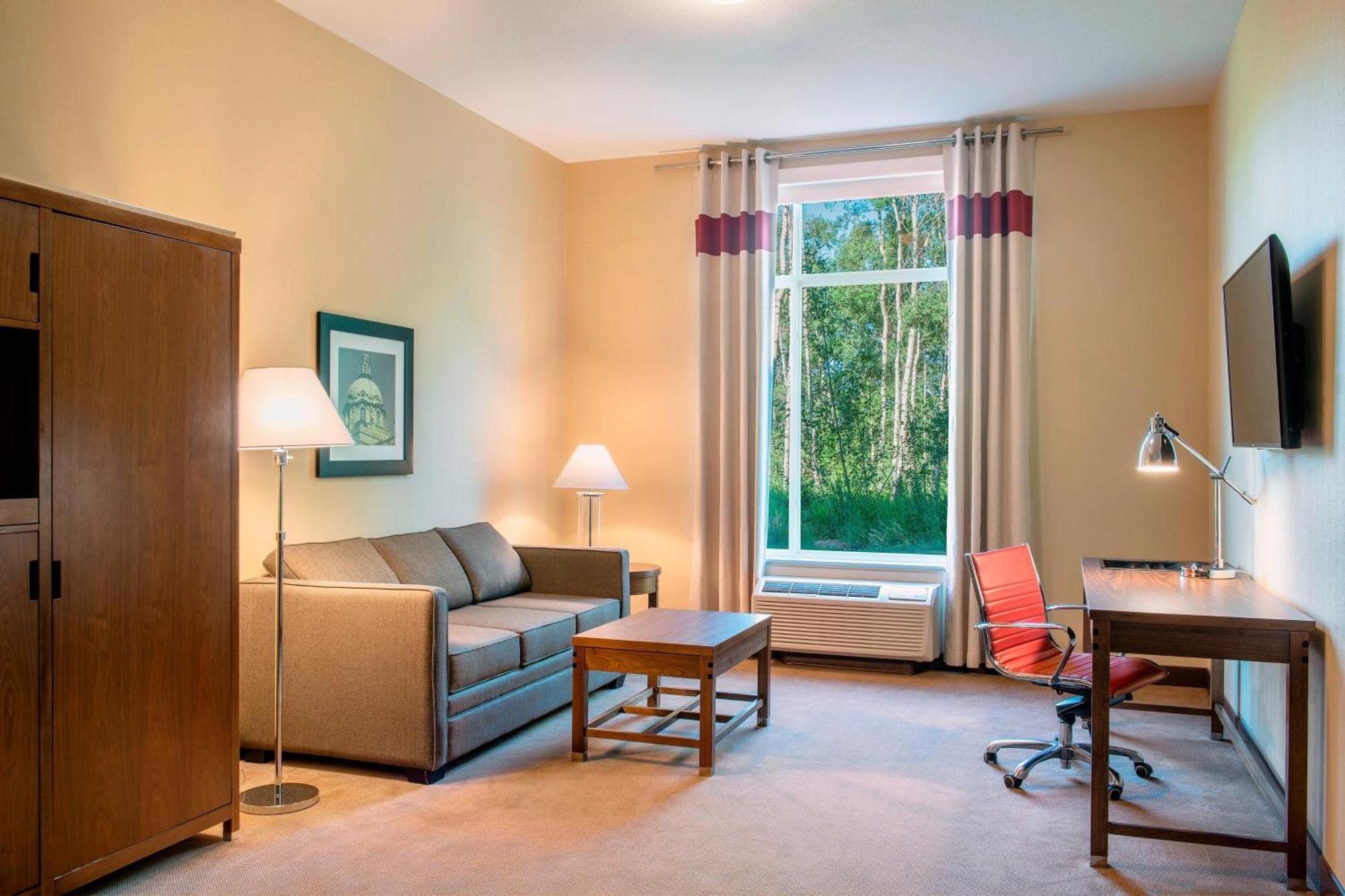 Four Points by Sheraton Grande Prairie Extérieur photo